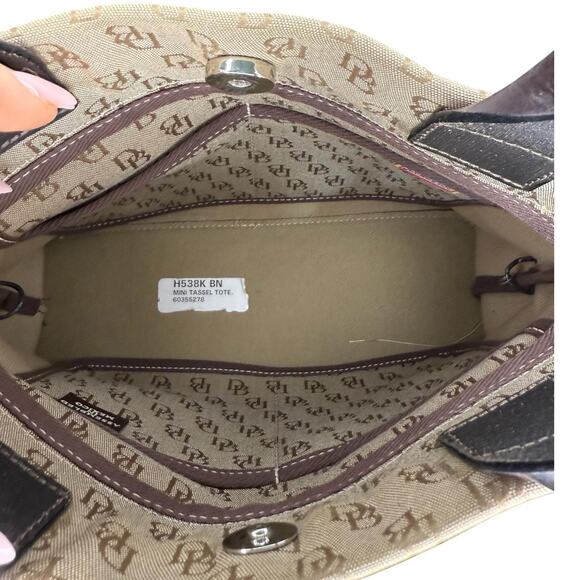 Dooney bourke mini tassel - Picture 4 of 8